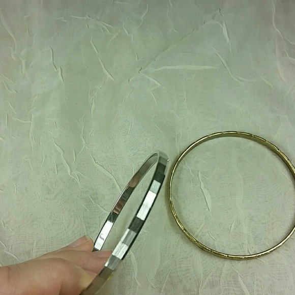 2 bangle bracelets 1 silver 1 gold tone - Picture 3 of 7